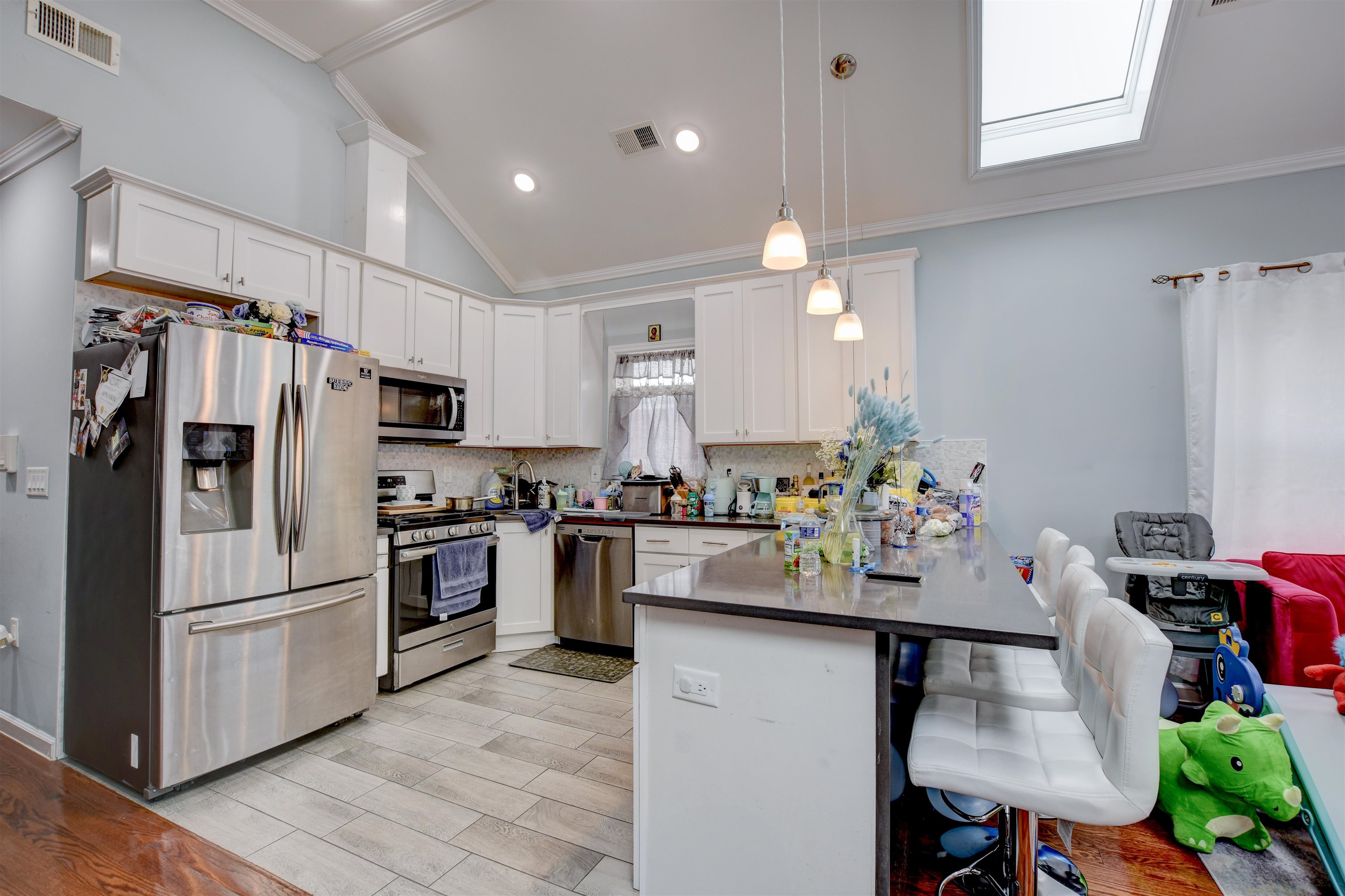 Bayonne, New Jersey, 07002, United States, 7 Bedrooms Bedrooms, ,5 BathroomsBathrooms,Residential,For Sale,1907517