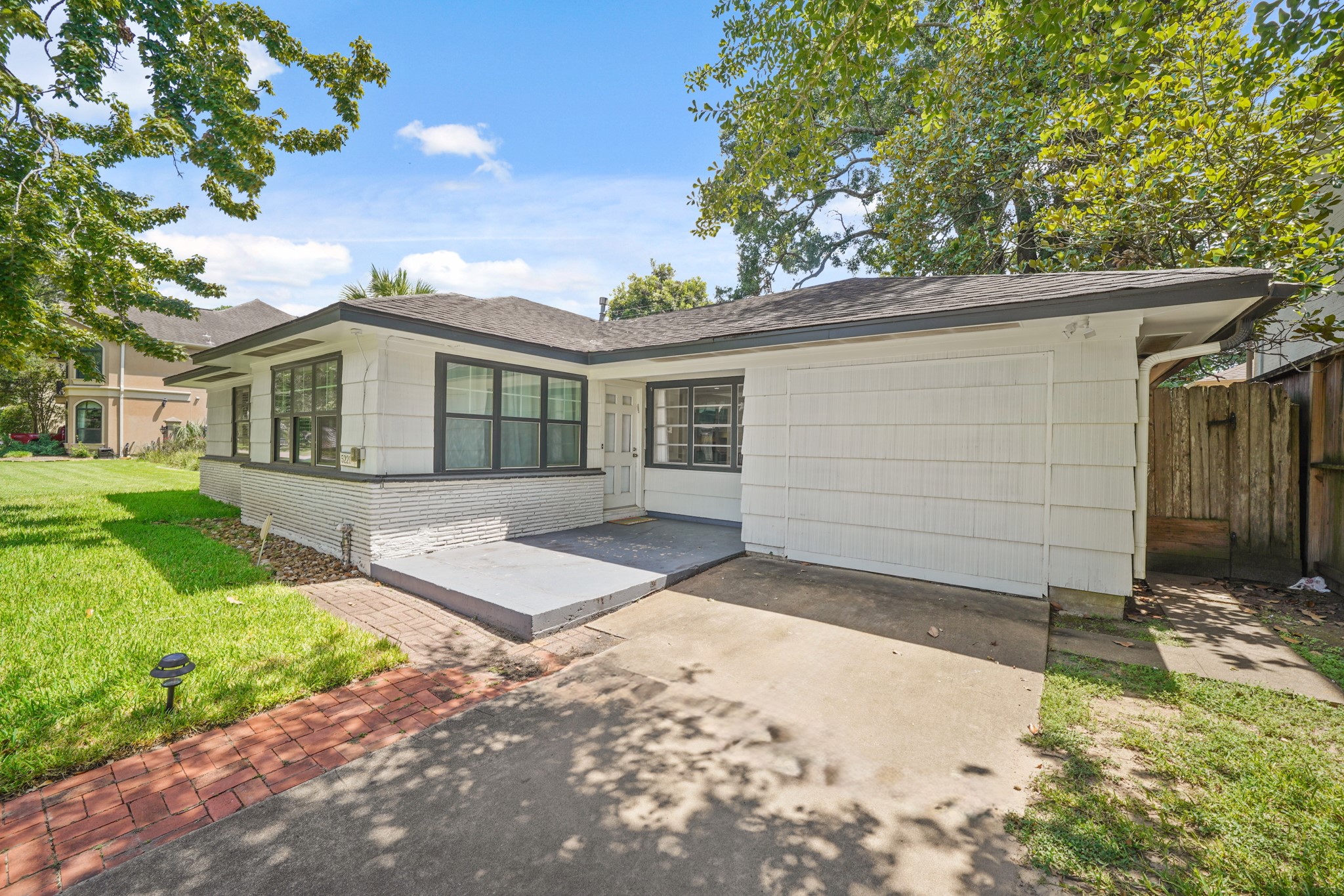 Bellaire, Texas, 77401, United States, 3 Bedrooms Bedrooms, ,2 BathroomsBathrooms,Residential,For Sale,1942222
