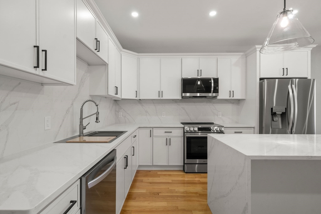 Boston, Massachusetts, 02125, United States, 3 Bedrooms Bedrooms, ,2 BathroomsBathrooms,Residential,For Sale,1986557