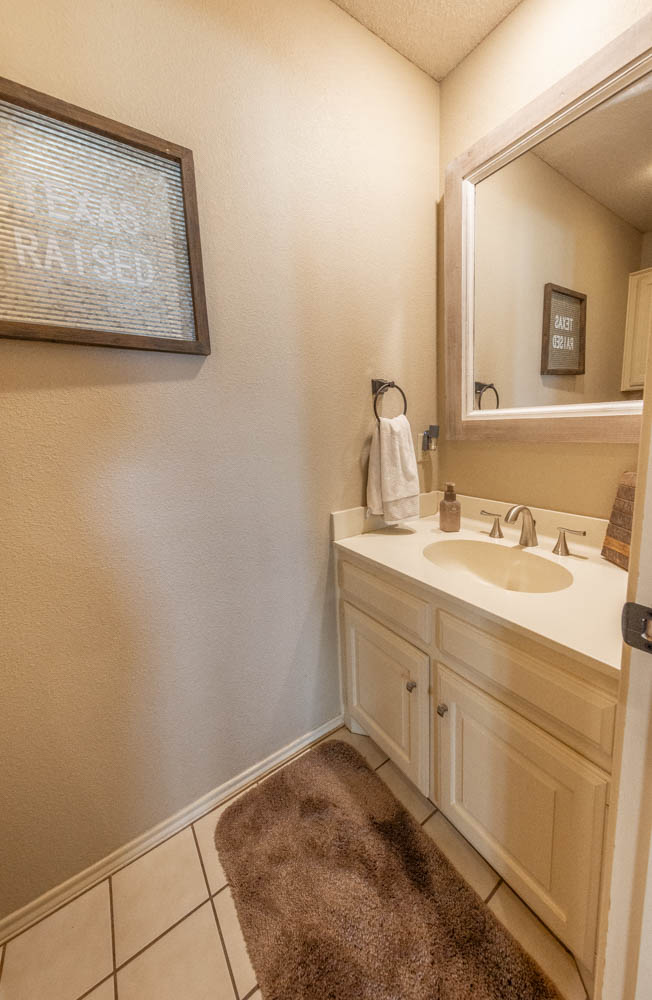 Levelland, Texas, 79336, United States, 4 Bedrooms Bedrooms, ,3 BathroomsBathrooms,Residential,For Sale,1901837