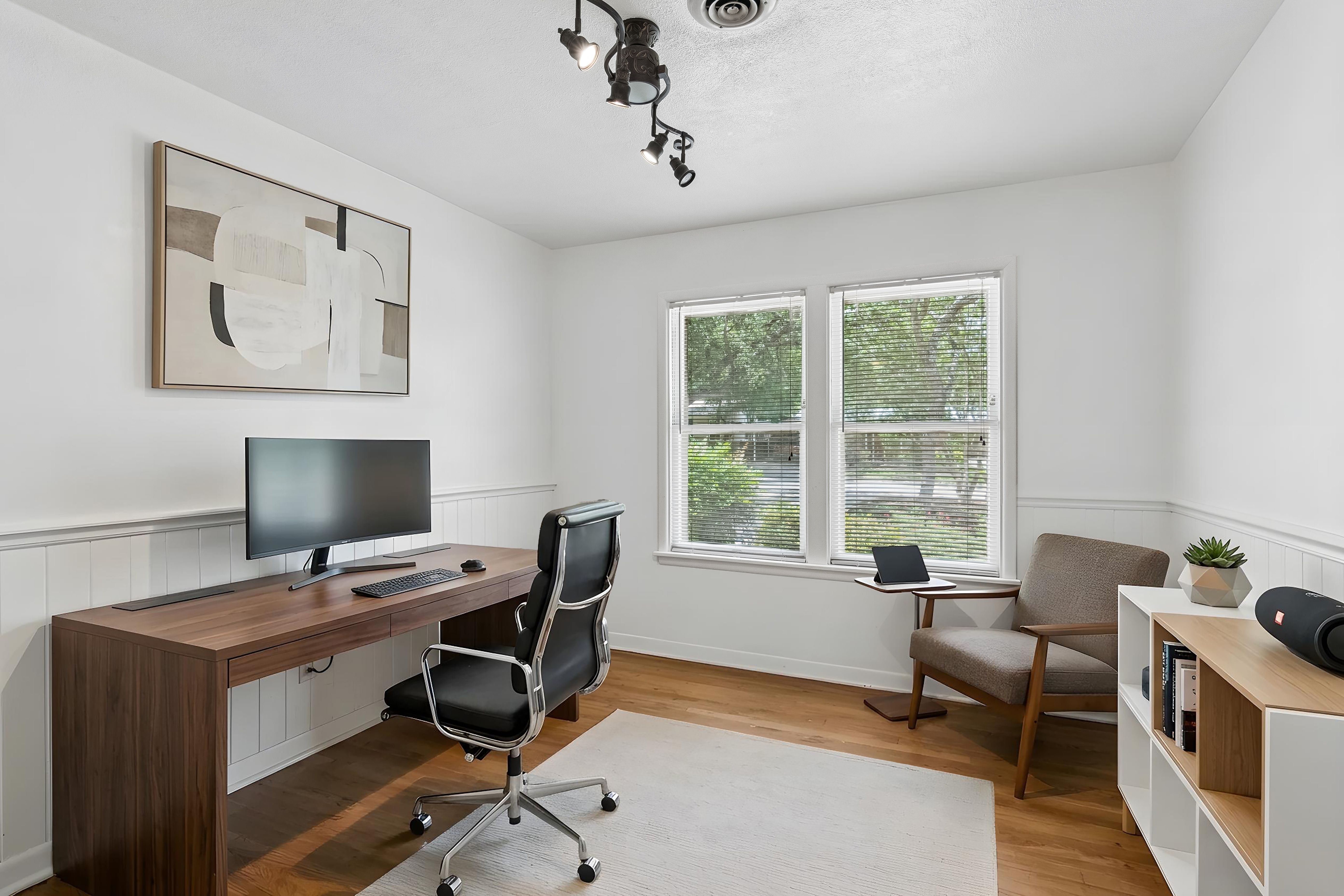  Beautifully Updated Home with Spacious Backyard - 物件實景