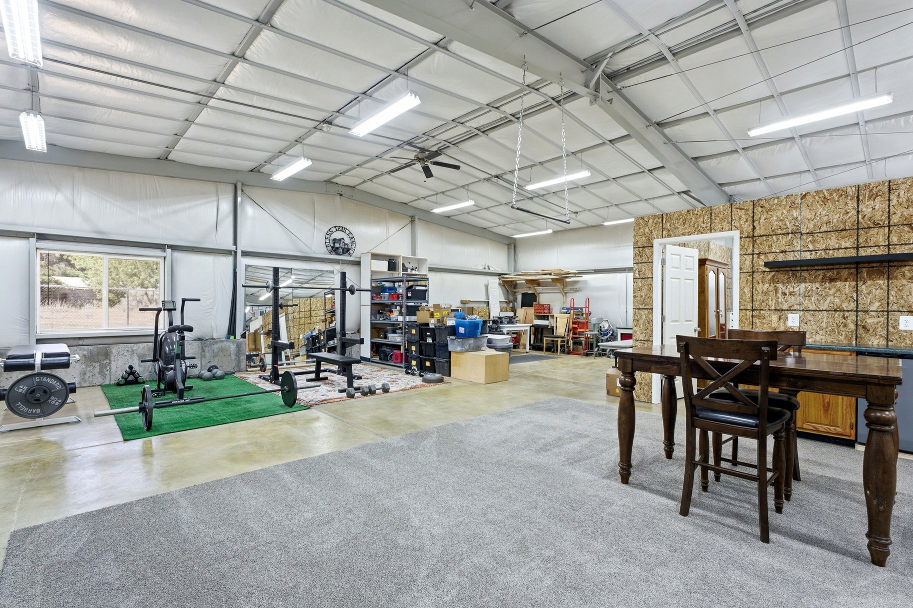  Custom Home with a 2400 Square Foot Shop with Plumbing and Electricity - 物件實景