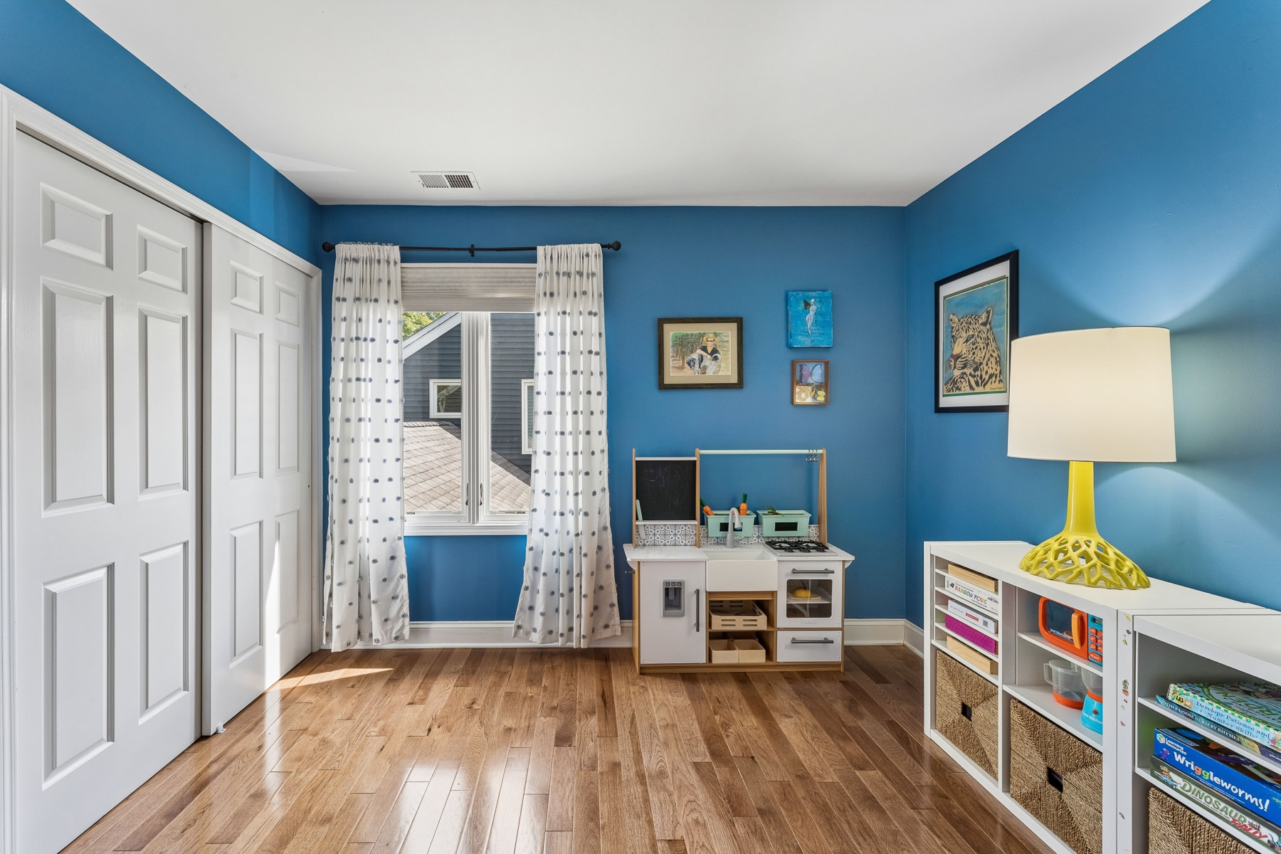  ?Lord Stirling Village? Beautifully Updated Three Bedroom Townhome - 物件實景