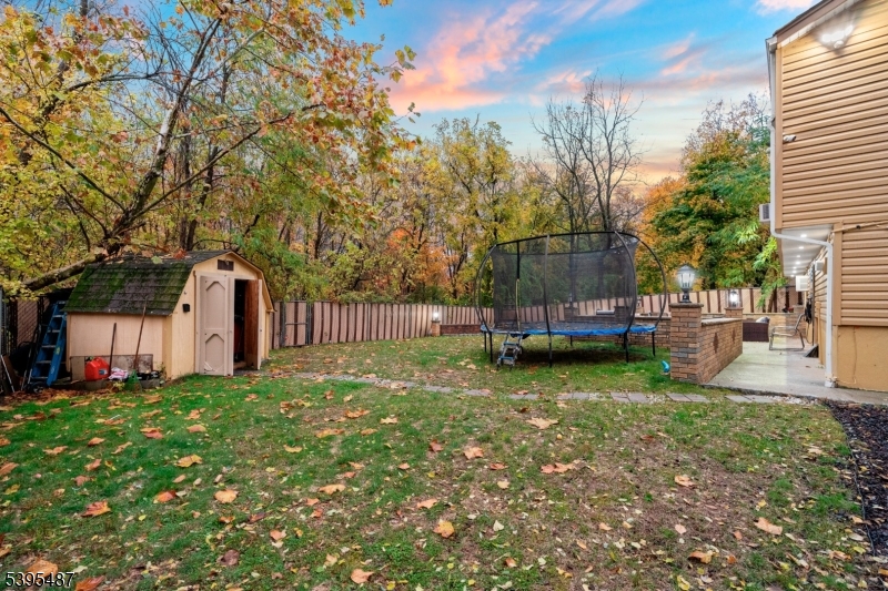 Wayne Twp., New Jersey, 07470, United States, 5 Bedrooms Bedrooms, ,2 BathroomsBathrooms,Residential,For Sale,1988198