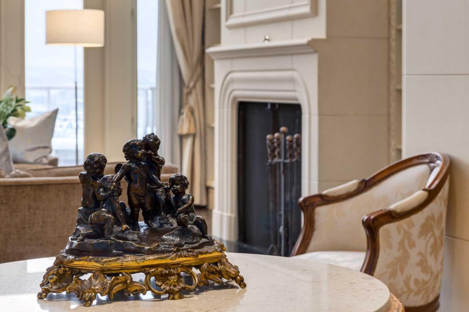 CALGARY, Alberta, T2P 5J9, CA, 2 Bedrooms Bedrooms, ,6 BathroomsBathrooms,Residential,For Sale,1987671