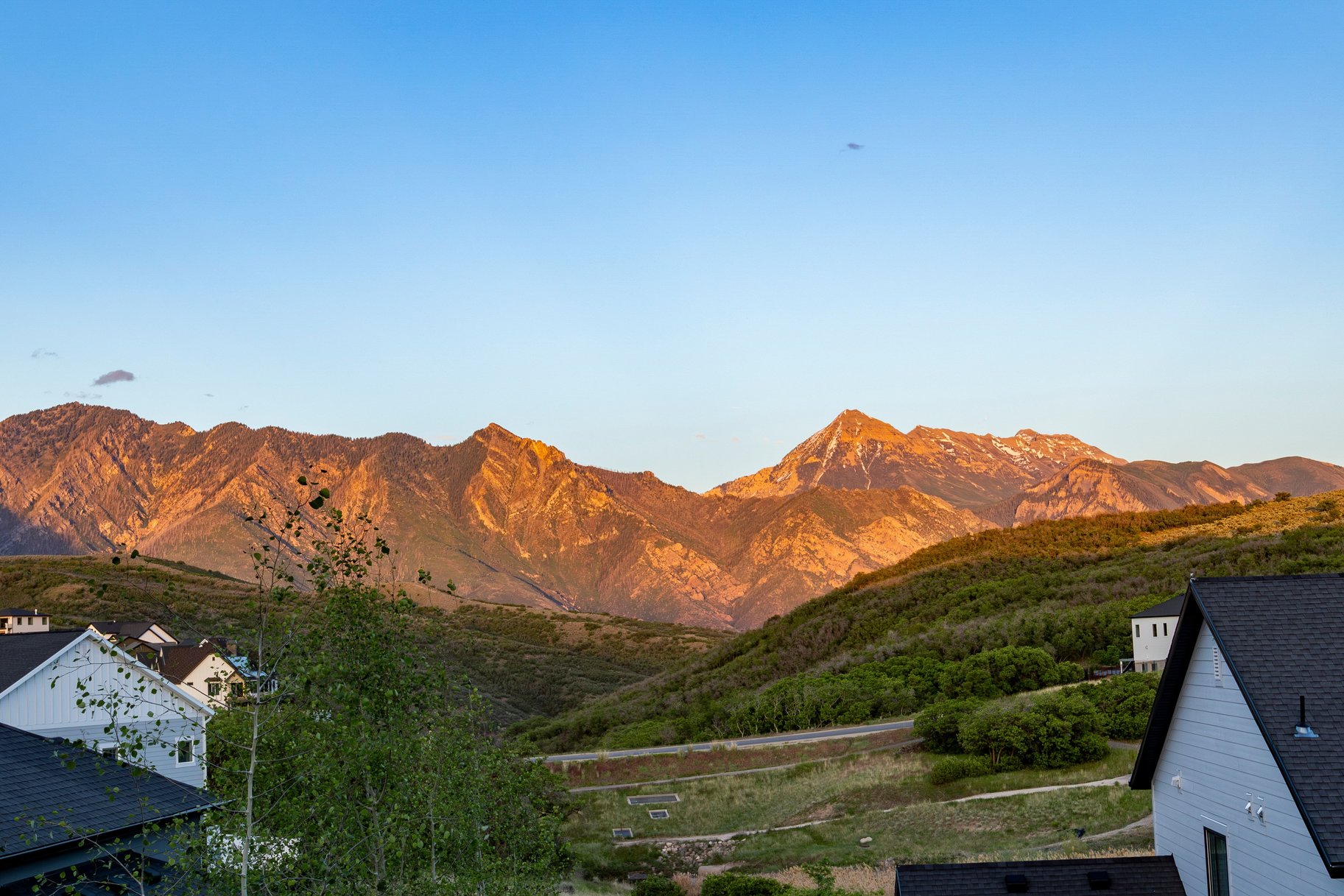  Walkout Rambler with Timpanogos & Lone Peak Views and Close Trail Access - 物件實景