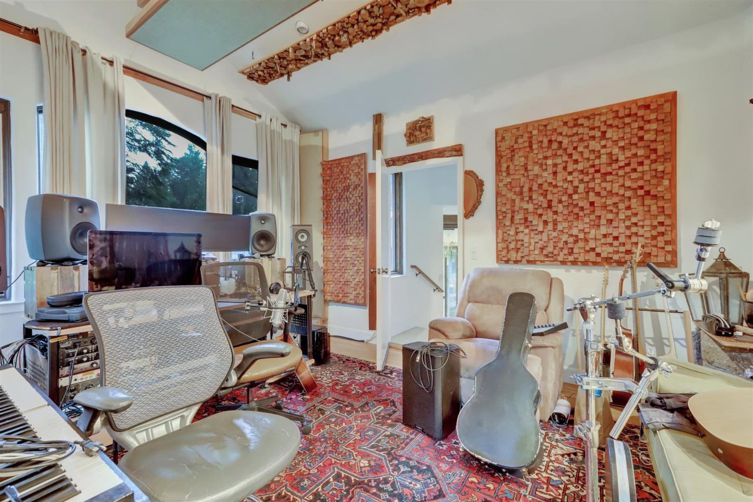 Nevada City, California, 95959, United States, 6 Bedrooms Bedrooms, ,5 BathroomsBathrooms,Residential,For Sale,1997761