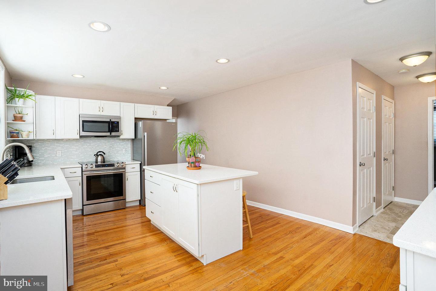 Lafayette Hill, Pennsylvania, 19444, United States, 5 Bedrooms Bedrooms, ,2 BathroomsBathrooms,Residential,For Sale,1999647