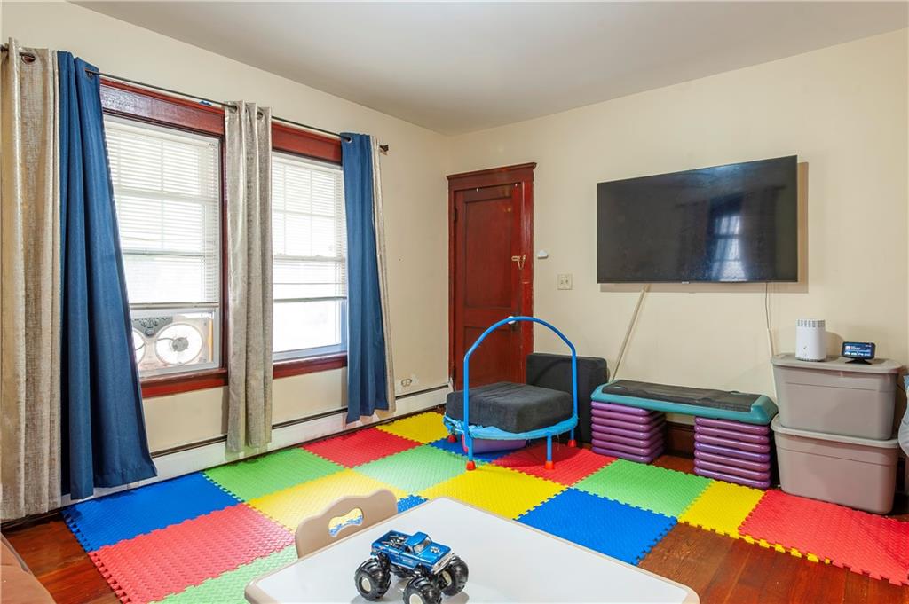 Pawtucket, Rhode Island, 02861, United States, 6 Bedrooms Bedrooms, ,2 BathroomsBathrooms,Residential,For Sale,1981045