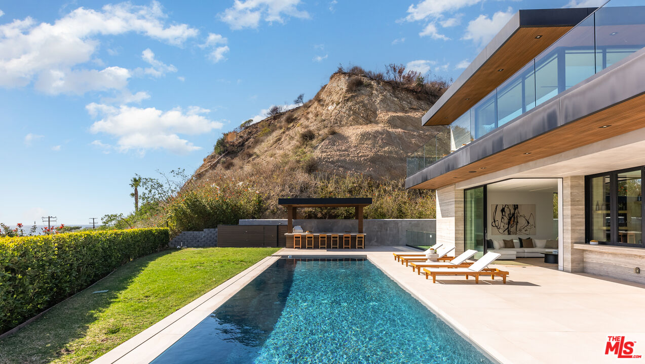 Malibu, California, 90265, United States, 5 Bedrooms Bedrooms, ,10 BathroomsBathrooms,Residential,For Sale,1707540