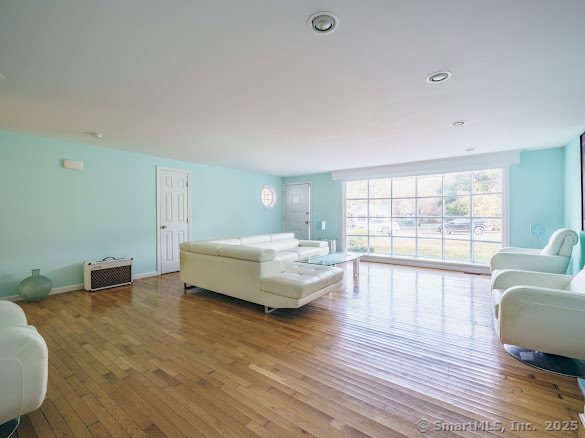 Orange, Connecticut, 06477, United States, 2 Bedrooms Bedrooms, ,2 BathroomsBathrooms,Residential,For Sale,1867599