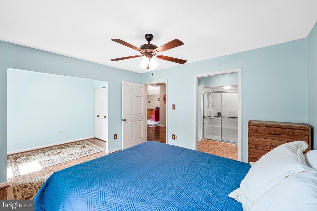 Burke, Virginia, 22015, United States, 3 Bedrooms Bedrooms, ,3 BathroomsBathrooms,Residential,For Sale,2049258