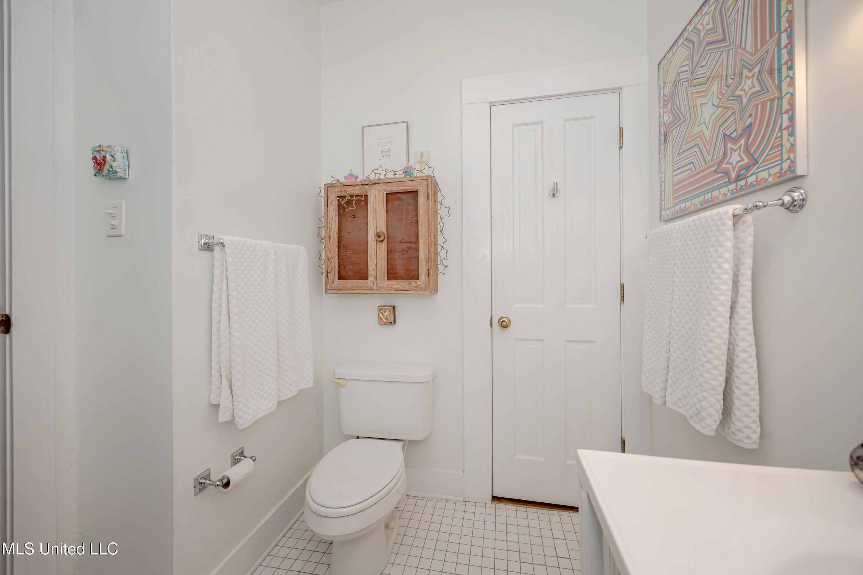 Ocean Springs, Mississippi, 39564, United States, 3 Bedrooms Bedrooms, ,2 BathroomsBathrooms,Residential,For Sale,1847227