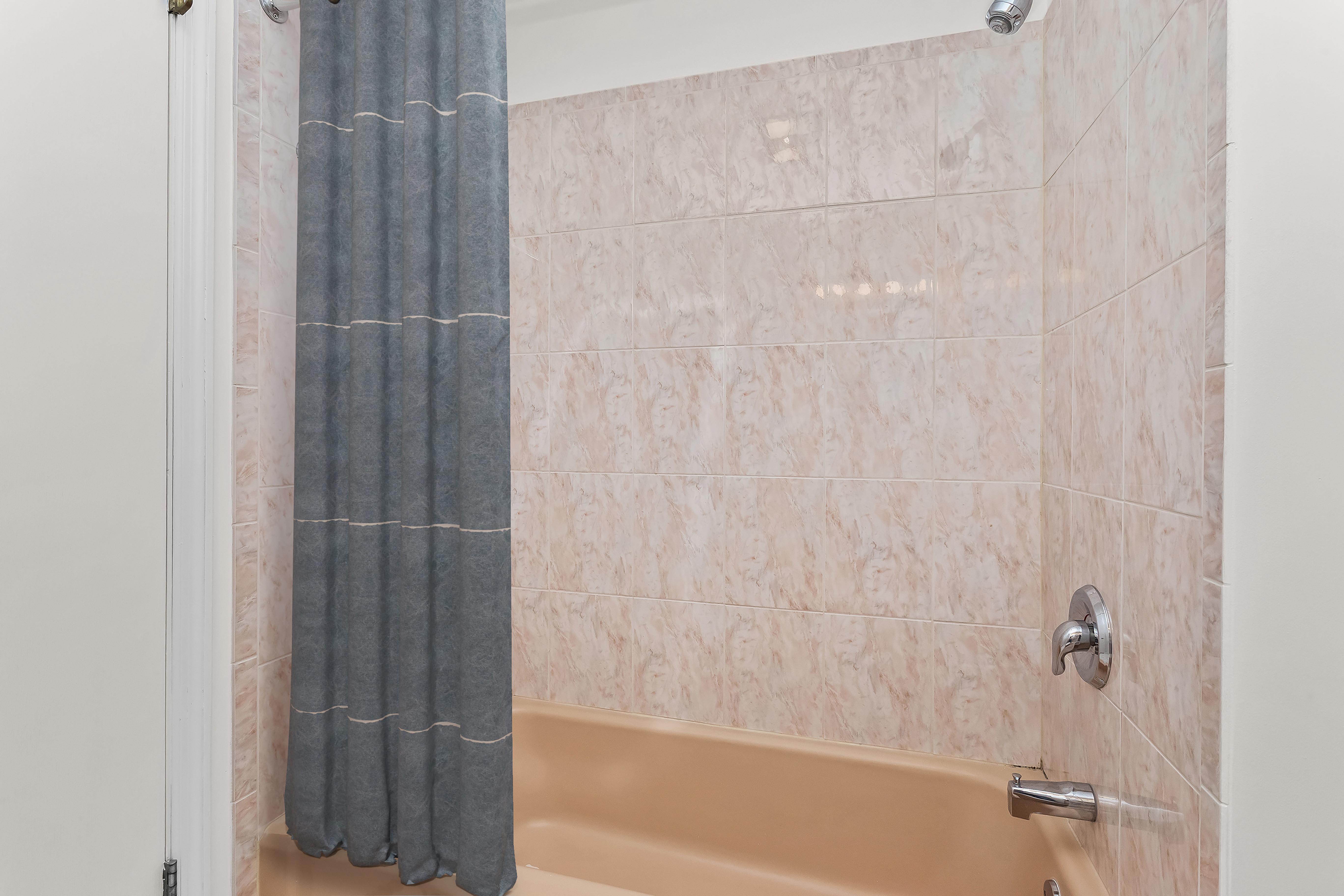  Beautifully Refreshed andMmove-in Ready Home - 物件實景