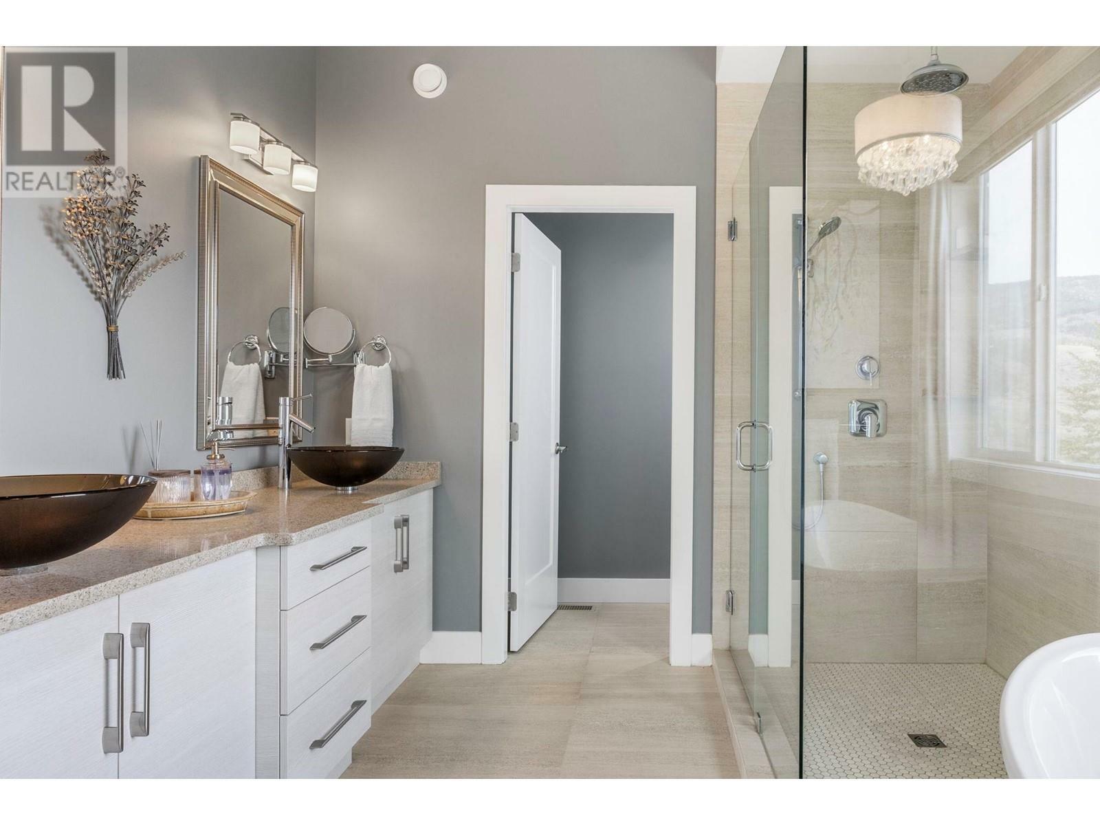 KELOWNA, British Columbia, V1P 1T1, CA, 4 Bedrooms Bedrooms, ,3 BathroomsBathrooms,Residential,For Sale,1837961