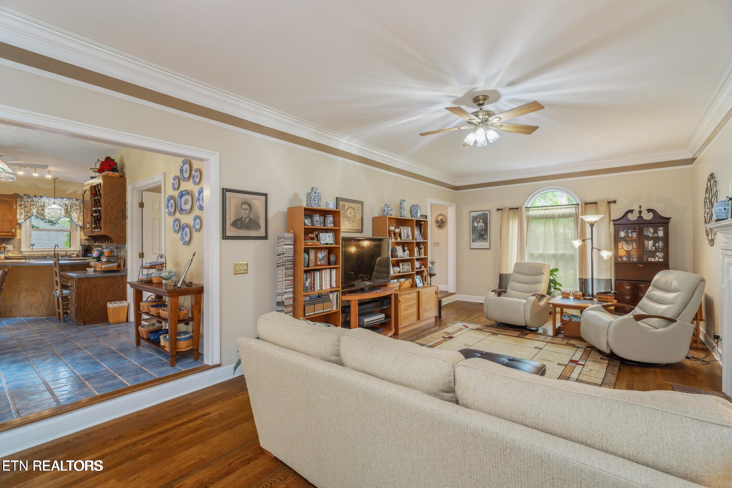 Kingston, Tennessee, 37763, United States, 3 Bedrooms Bedrooms, ,3 BathroomsBathrooms,Residential,For Sale,1897842