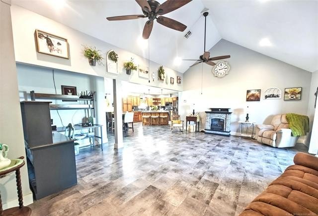 Tahlequah, Oklahoma, 74464, United States, 2 Bedrooms Bedrooms, ,2 BathroomsBathrooms,Residential,For Sale,1977801