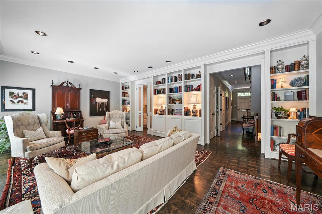 St Louis, Missouri, 63108, United States, 4 Bedrooms Bedrooms, ,5 BathroomsBathrooms,Residential,For Sale,1941664