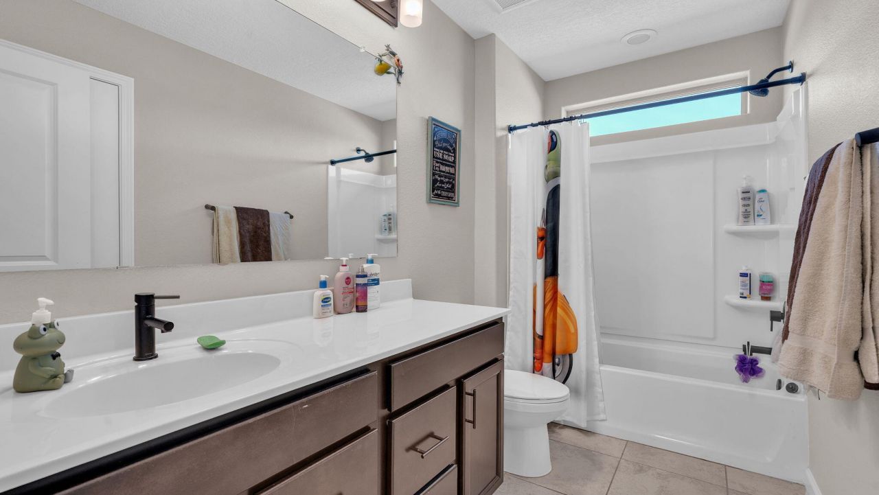 Albuquerque, New Mexico, 87106, United States, 5 Bedrooms Bedrooms, ,4 BathroomsBathrooms,Residential,For Sale,1907467