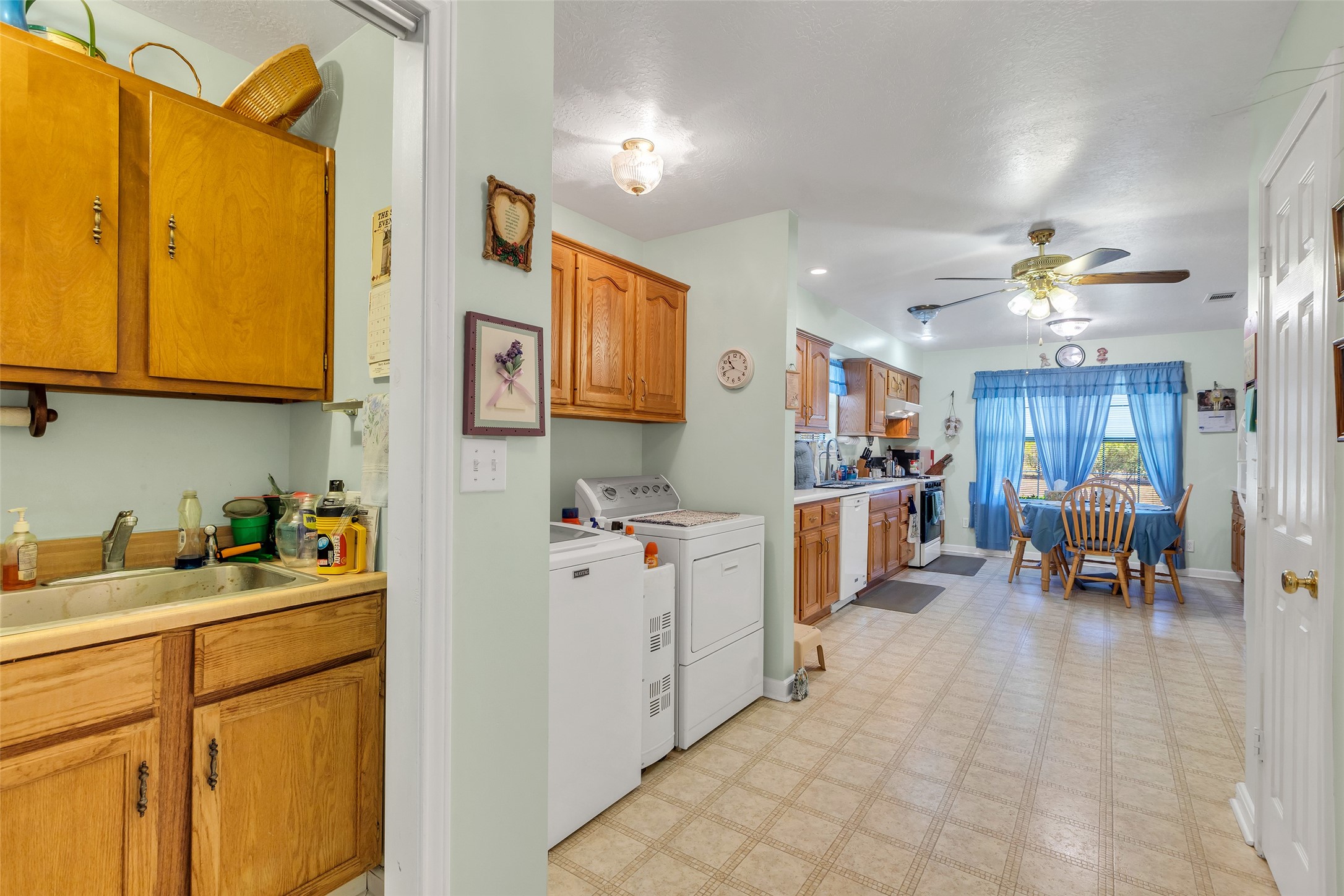 Willis, Texas, 77378, United States, 3 Bedrooms Bedrooms, ,2 BathroomsBathrooms,Residential,For Sale,2001772