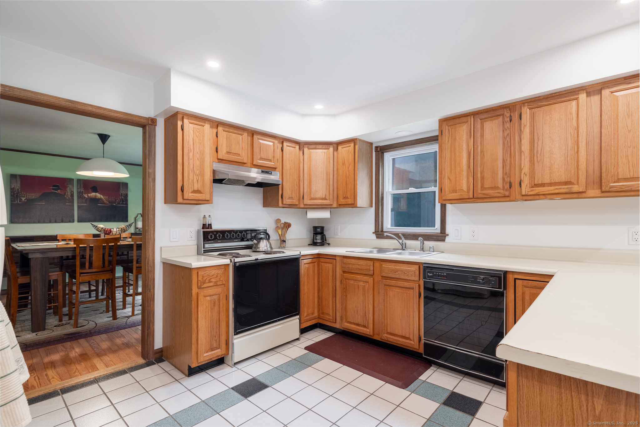 Litchfield, Connecticut, 06750, United States, 3 Bedrooms Bedrooms, ,3 BathroomsBathrooms,Residential,For Sale,1987794