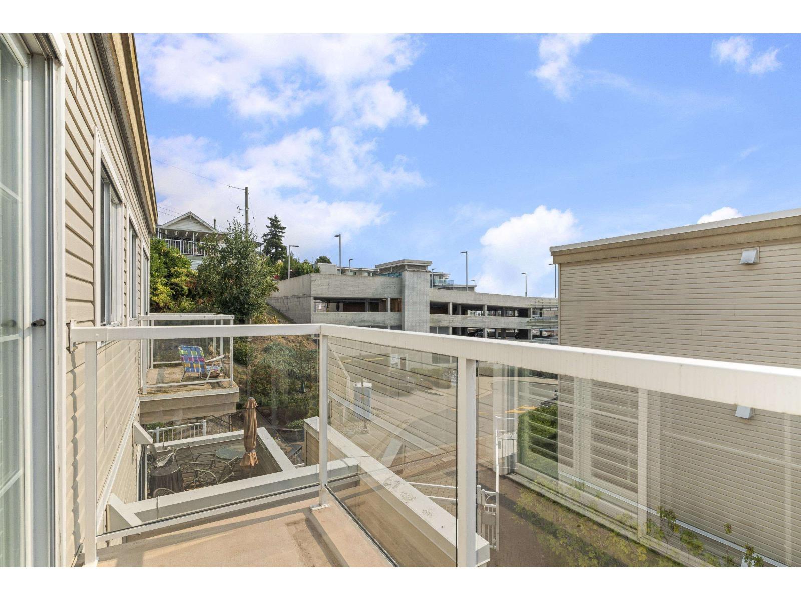 WHITE ROCK, British Columbia, V4B 3T4, CA, 3 Bedrooms Bedrooms, ,4 BathroomsBathrooms,Residential,For Sale,1949298