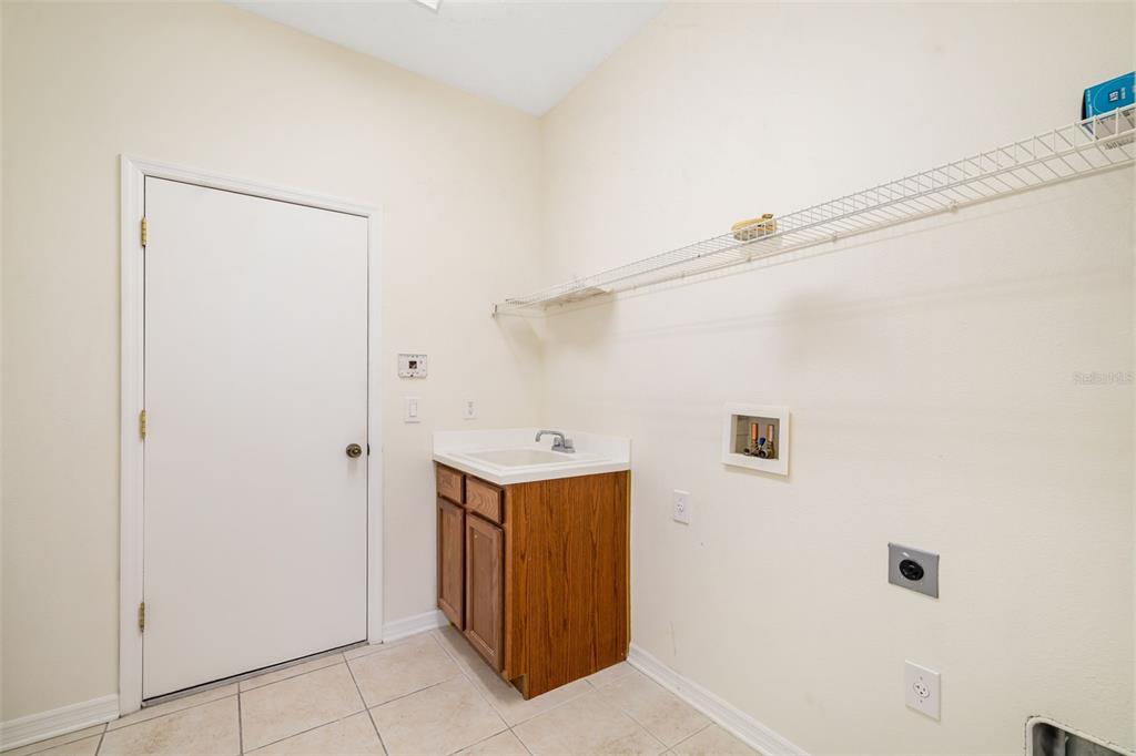 University Park, Florida, 34201, United States, 4 Bedrooms Bedrooms, ,4 BathroomsBathrooms,Residential,For Sale,1876189