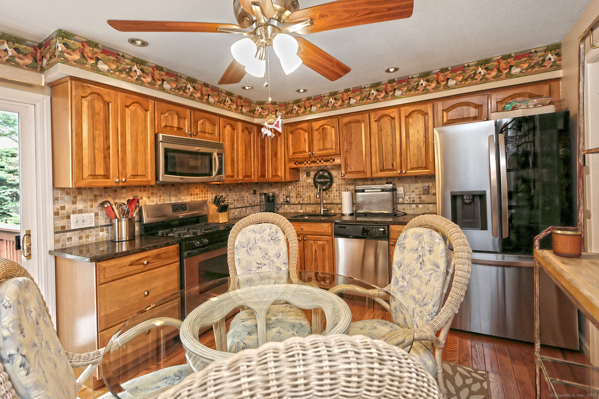 Milford, Connecticut, 06460, United States, 3 Bedrooms Bedrooms, ,3 BathroomsBathrooms,Residential,For Sale,1933259