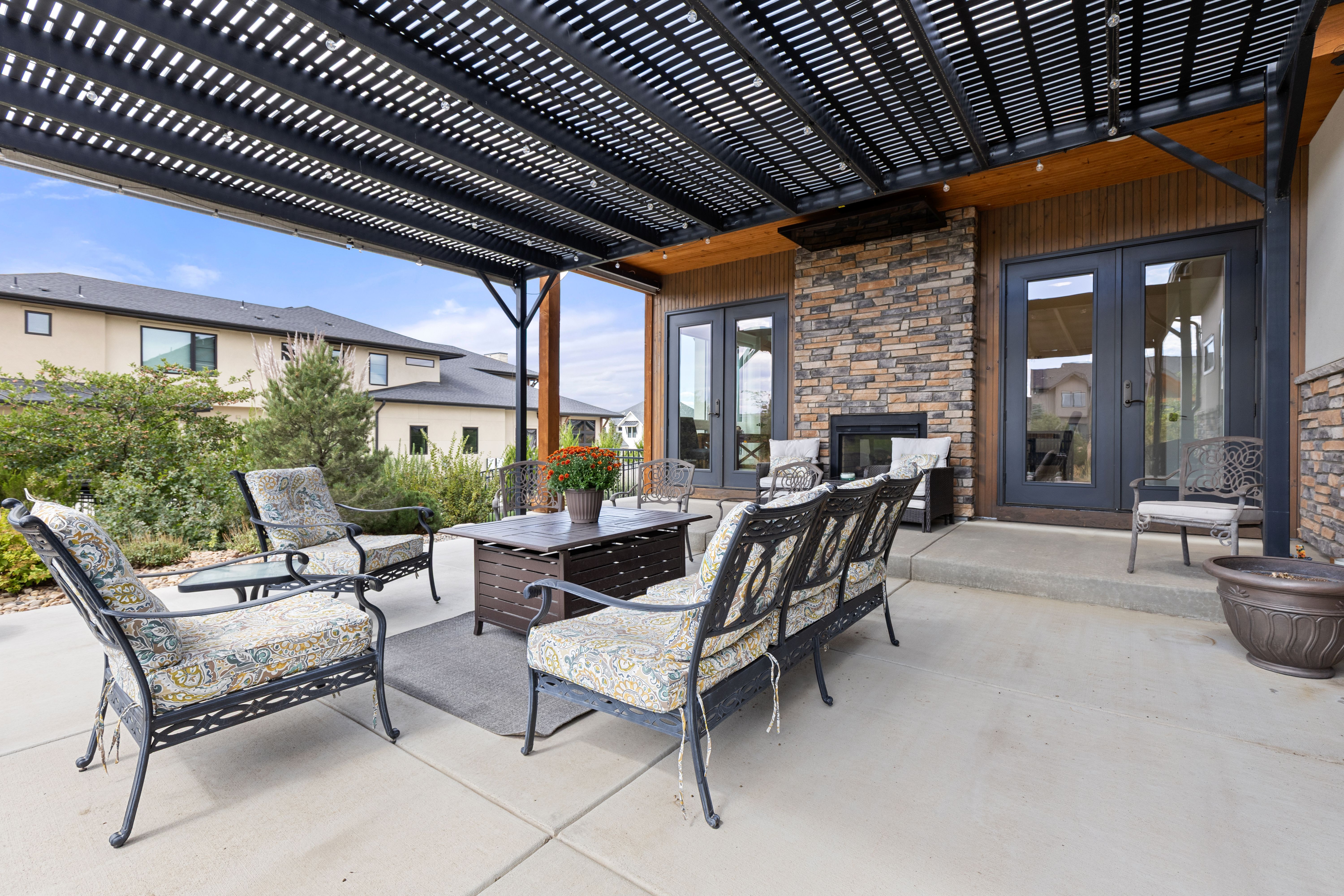  Amazing Opportunity For Multigenerational Living - 物件實景