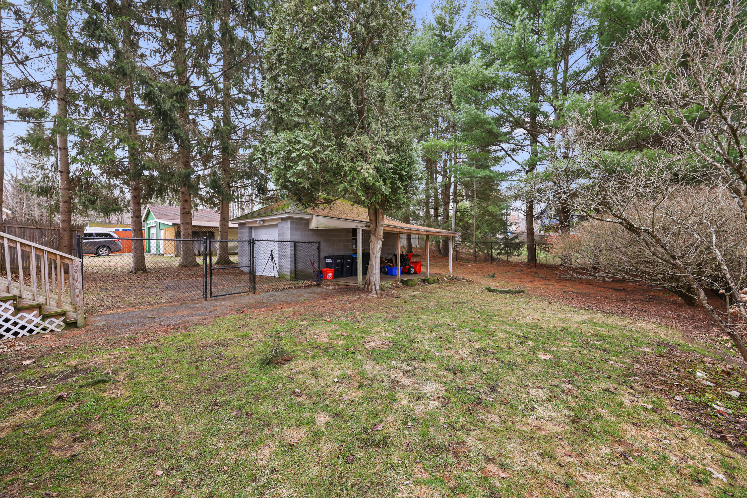  Sunlit, Well-Kept Home with Easy Flow and Quiet Setting - 物件實景