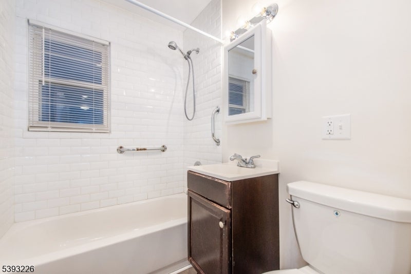 North Haledon Boro, New Jersey, 07508, United States, 5 Bedrooms Bedrooms, ,2 BathroomsBathrooms,Residential,For Sale,1976874