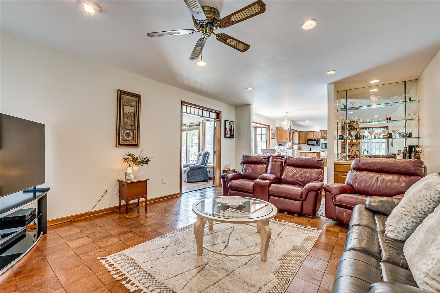 Eatontown, New Jersey, 07724, United States, 9 Bedrooms Bedrooms, ,4 BathroomsBathrooms,Residential,For Sale,1910757