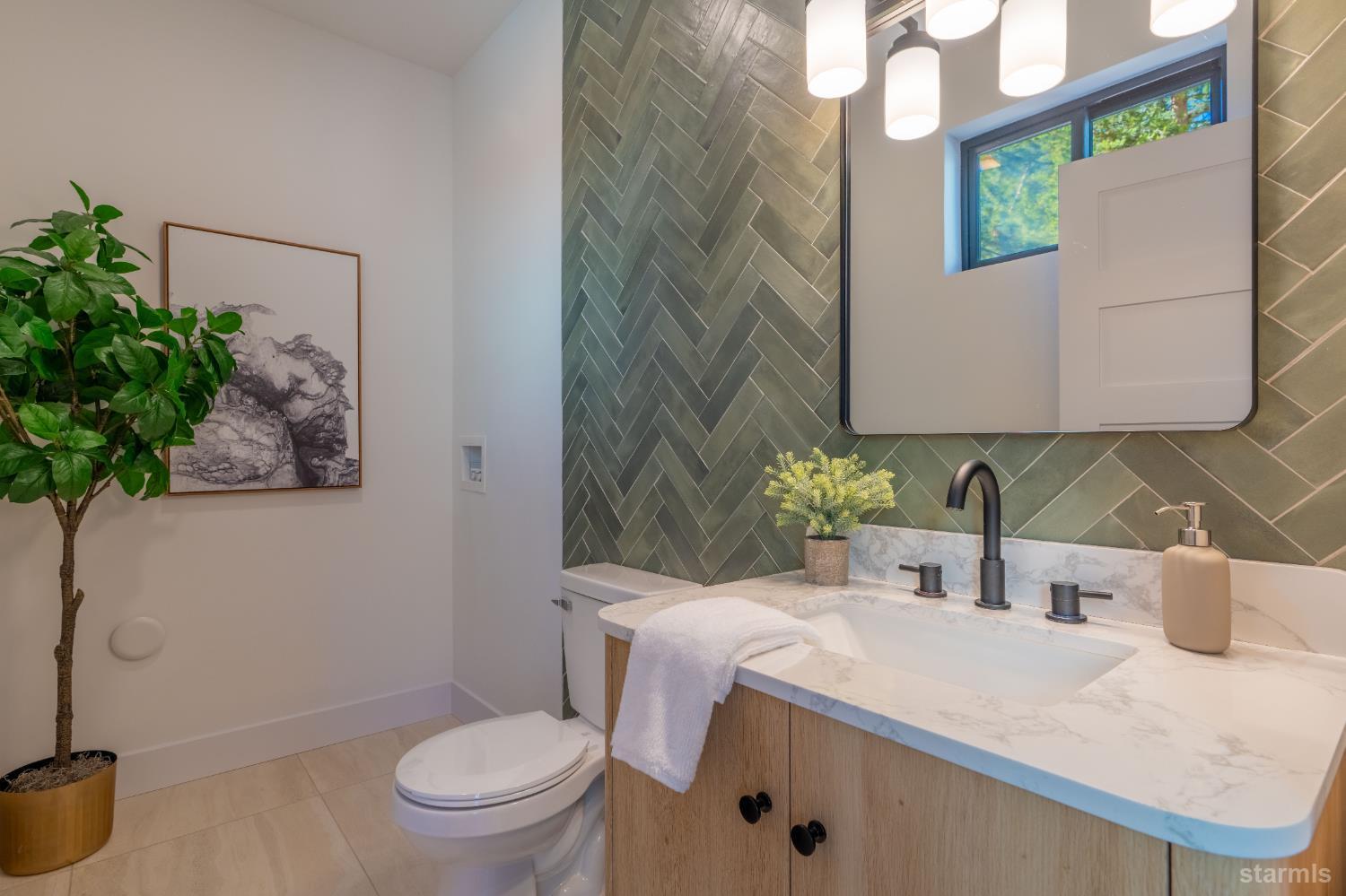 South Lake Tahoe, California, 96150, United States, 3 Bedrooms Bedrooms, ,3 BathroomsBathrooms,Residential,For Sale,1988066