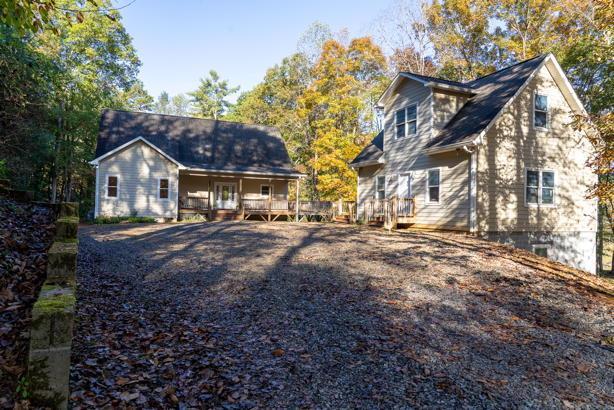 Murphy, North Carolina, 28906, United States, 4 Bedrooms Bedrooms, ,4 BathroomsBathrooms,Residential,For Sale,1989693