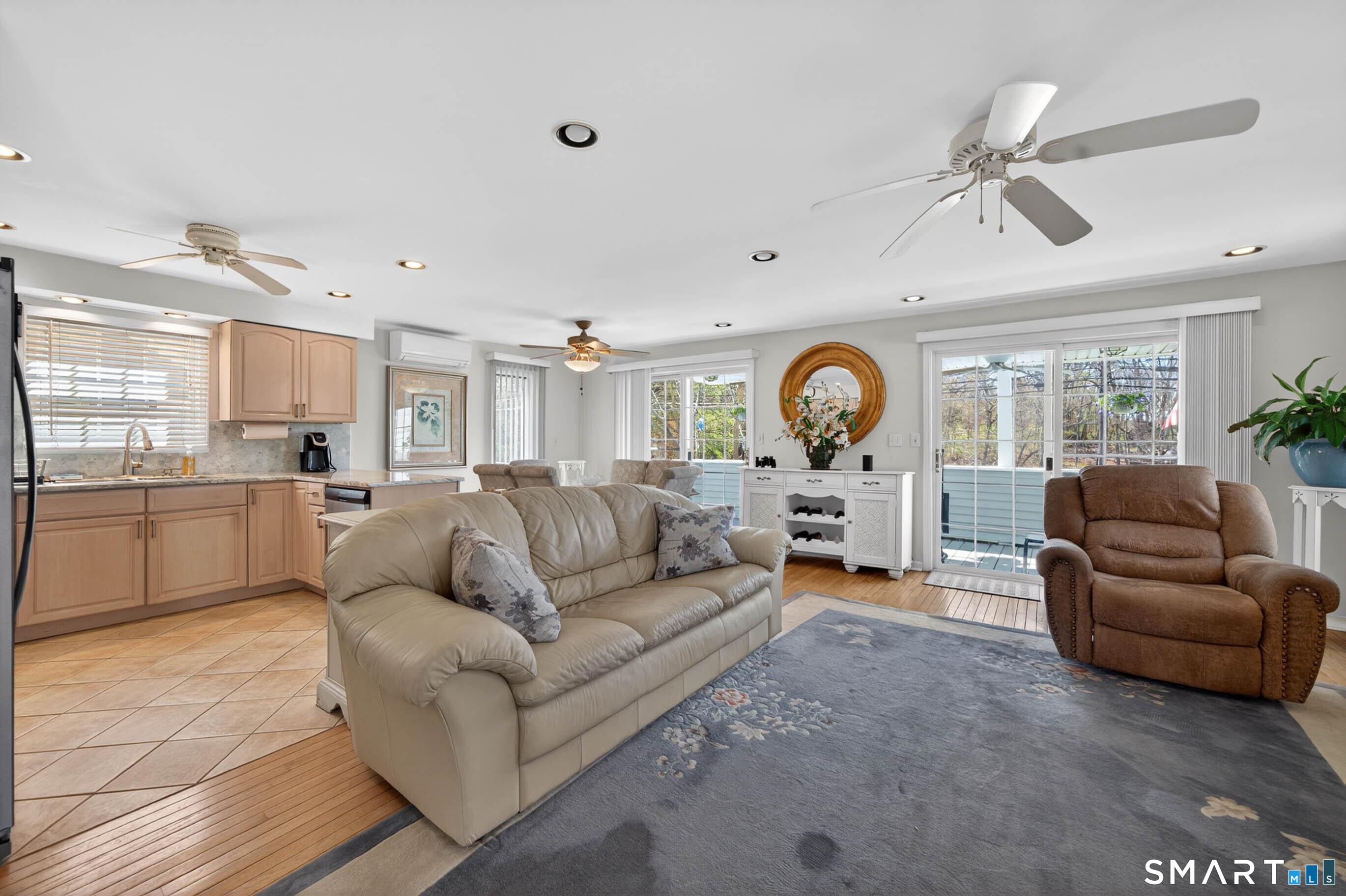 122, Connecticut, 06405, United States, 3 Bedrooms Bedrooms, ,2 BathroomsBathrooms,Residential,For Sale,2040354