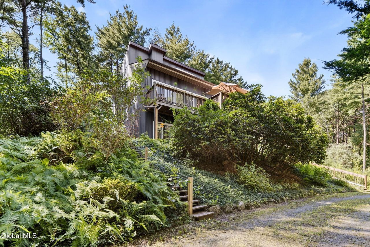 Valatie, New York, 12184, United States, 5 Bedrooms Bedrooms, ,3 BathroomsBathrooms,Residential,For Sale,1924980
