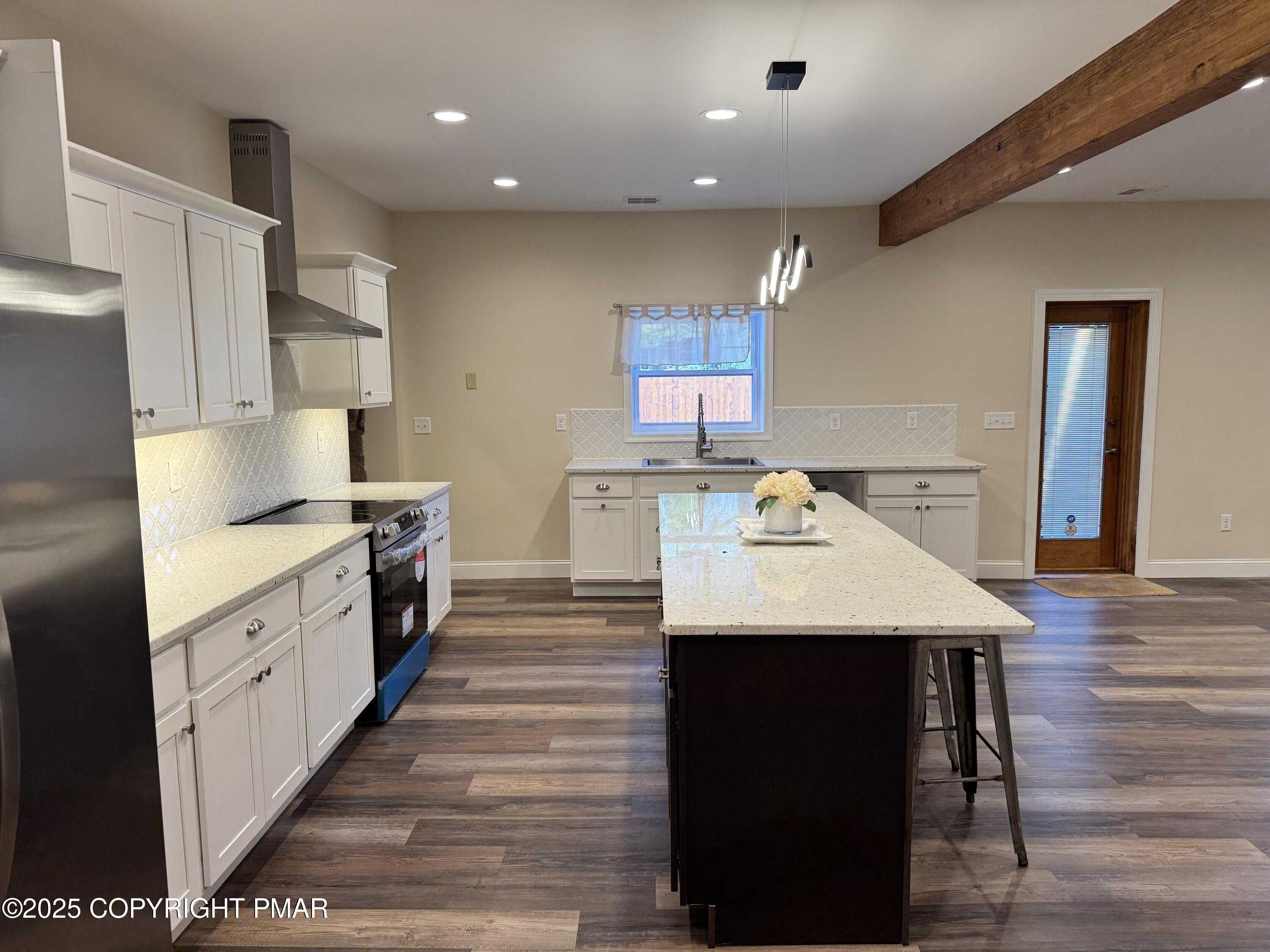 Blakeslee, Pennsylvania, 18610, United States, 5 Bedrooms Bedrooms, ,4 BathroomsBathrooms,Residential,For Sale,1937474