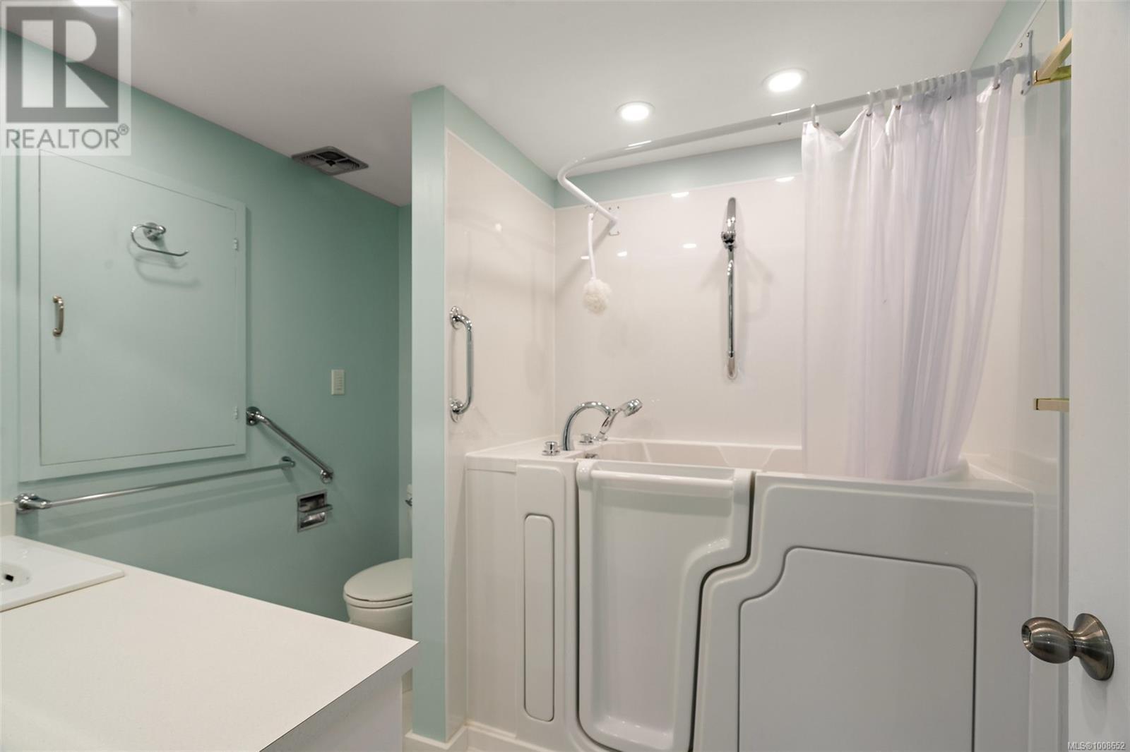 SAANICH, British Columbia, V8N 2E2, CA, 4 Bedrooms Bedrooms, ,3 BathroomsBathrooms,Residential,For Sale,1950351