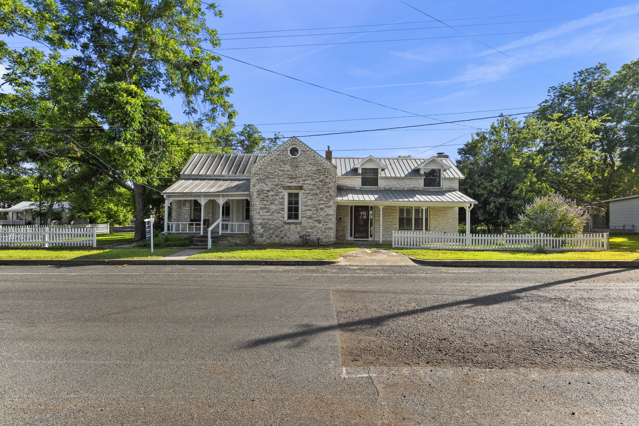 501 West Creek Street, Fredericksburg, TX 78624 - 物件實景