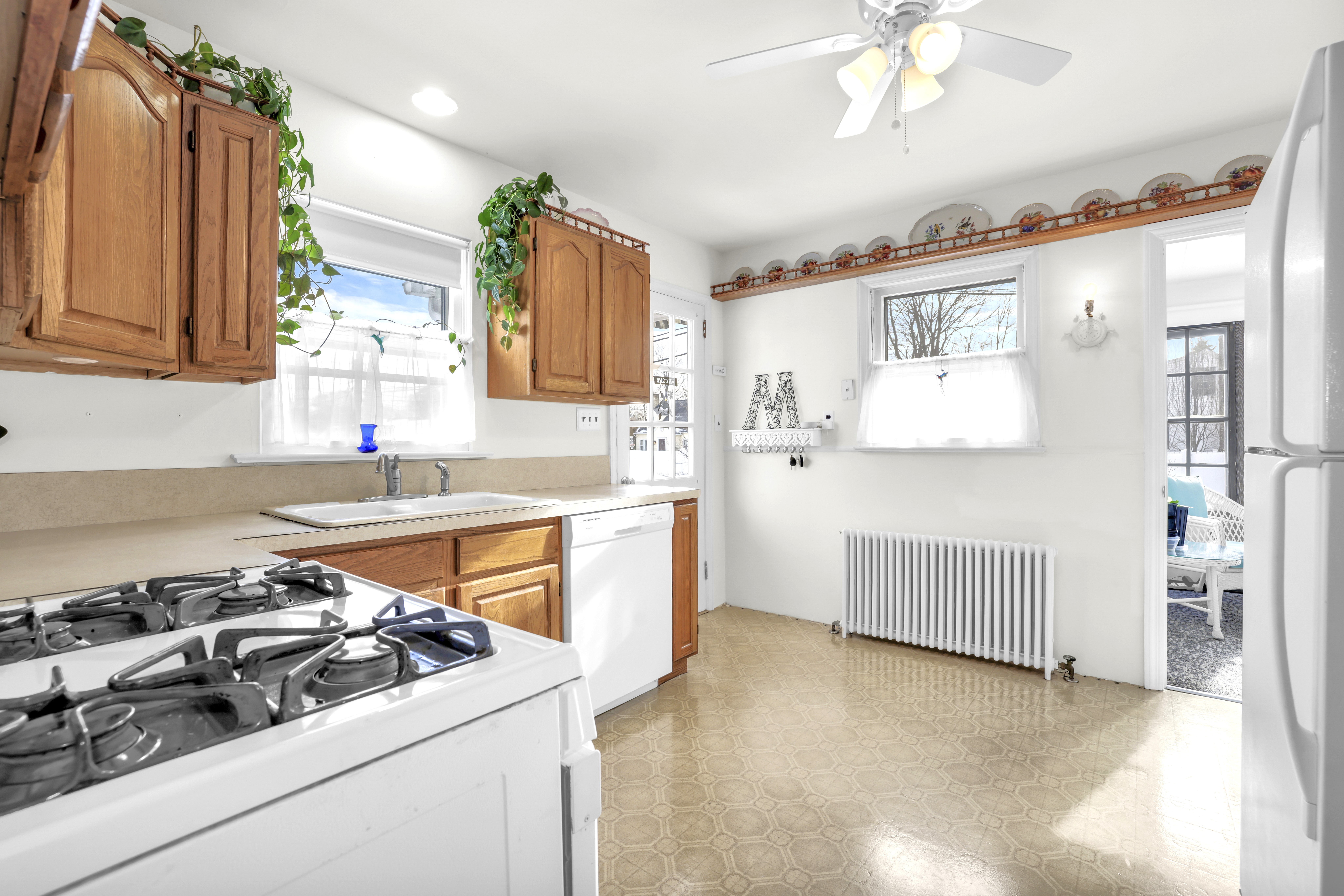 Pompton Plains, New Jersey, 07444, United States, 4 Bedrooms Bedrooms, ,3 BathroomsBathrooms,Residential,For Sale,2007489