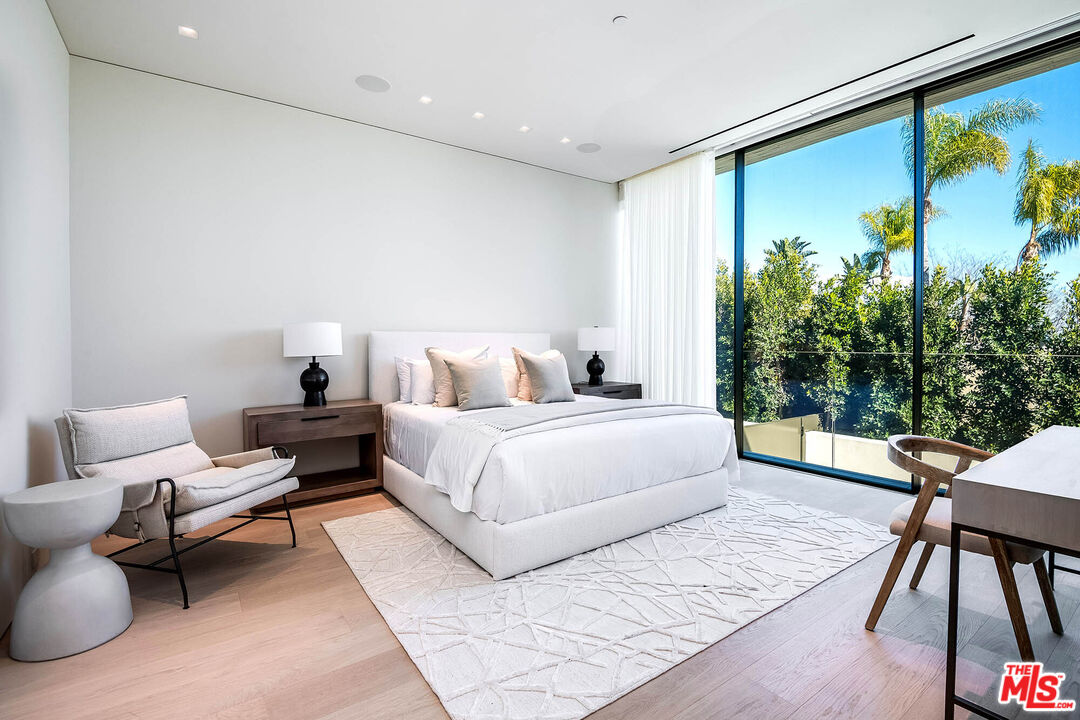 Los Angeles, California, 90069, United States, 7 Bedrooms Bedrooms, ,9 BathroomsBathrooms,Residential,For Sale,1925200