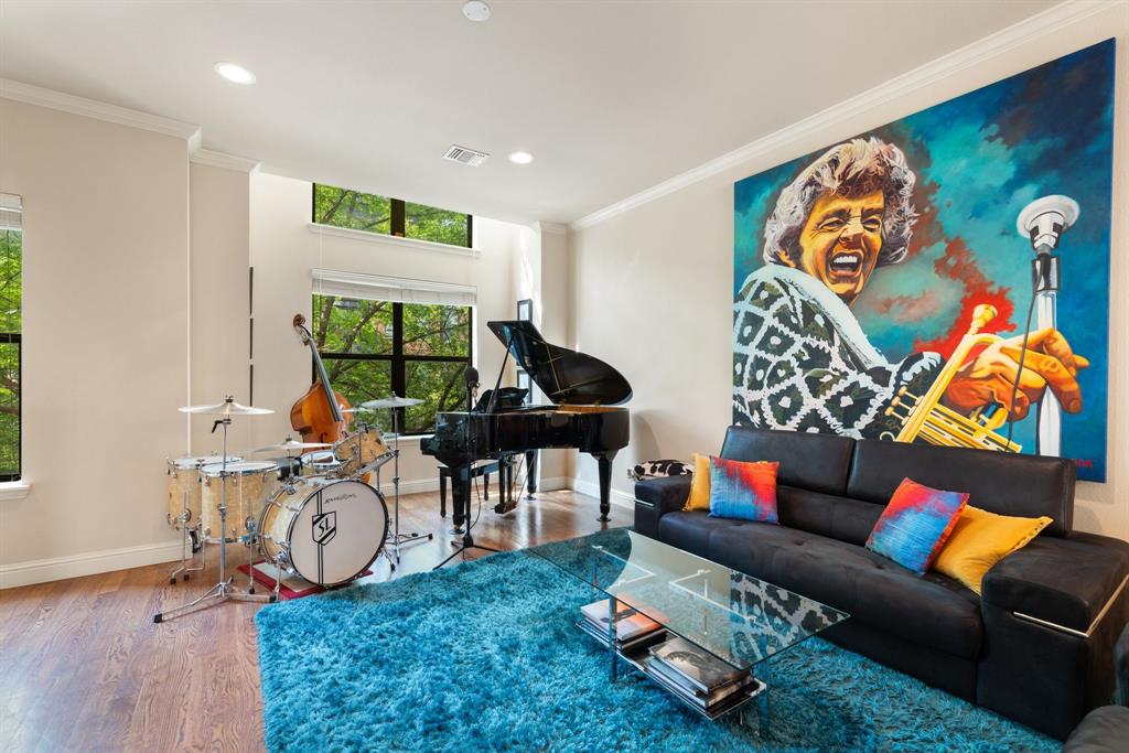 Fort Worth, Texas, 76102, United States, 2 Bedrooms Bedrooms, ,3 BathroomsBathrooms,Residential,For Sale,1880587