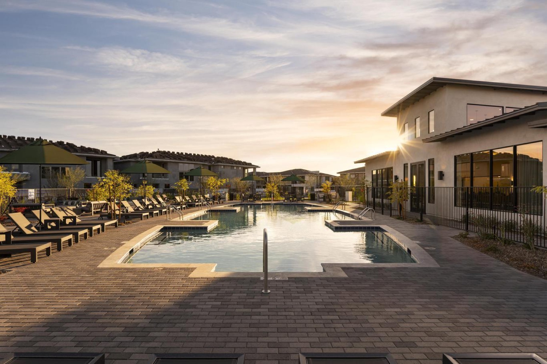  2121 W Sonoran Desert Drive  Phoenix, AZ - 物件實景