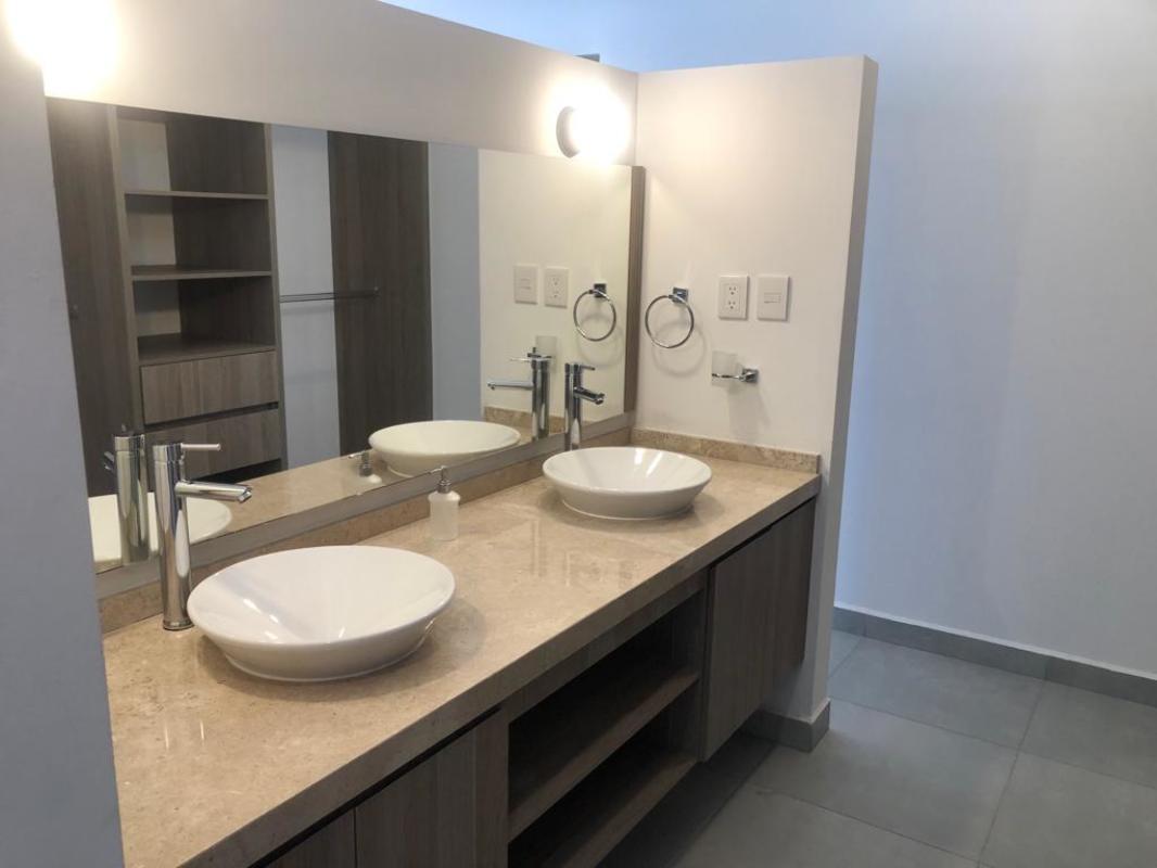 El Marqués, Querétaro, 76269, Mexico, 5 Bedrooms Bedrooms, ,4 BathroomsBathrooms,Residential,For Sale,1699127