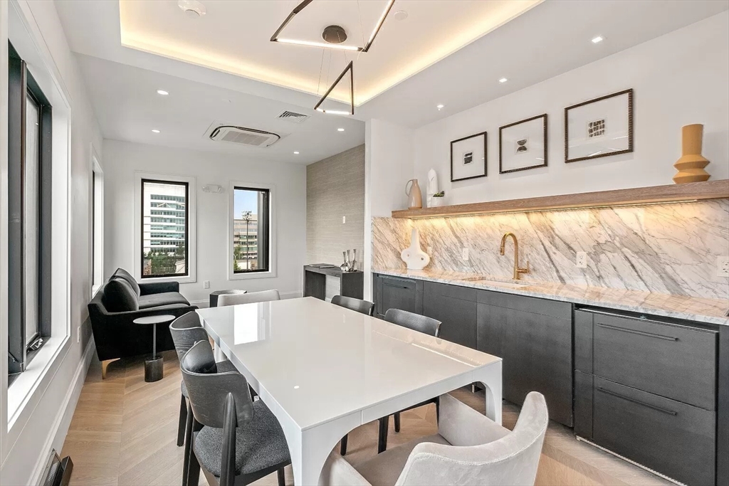 Boston, Massachusetts, 02135, United States, 1 Bedroom Bedrooms, ,1 BathroomBathrooms,Residential,For Sale,1937026