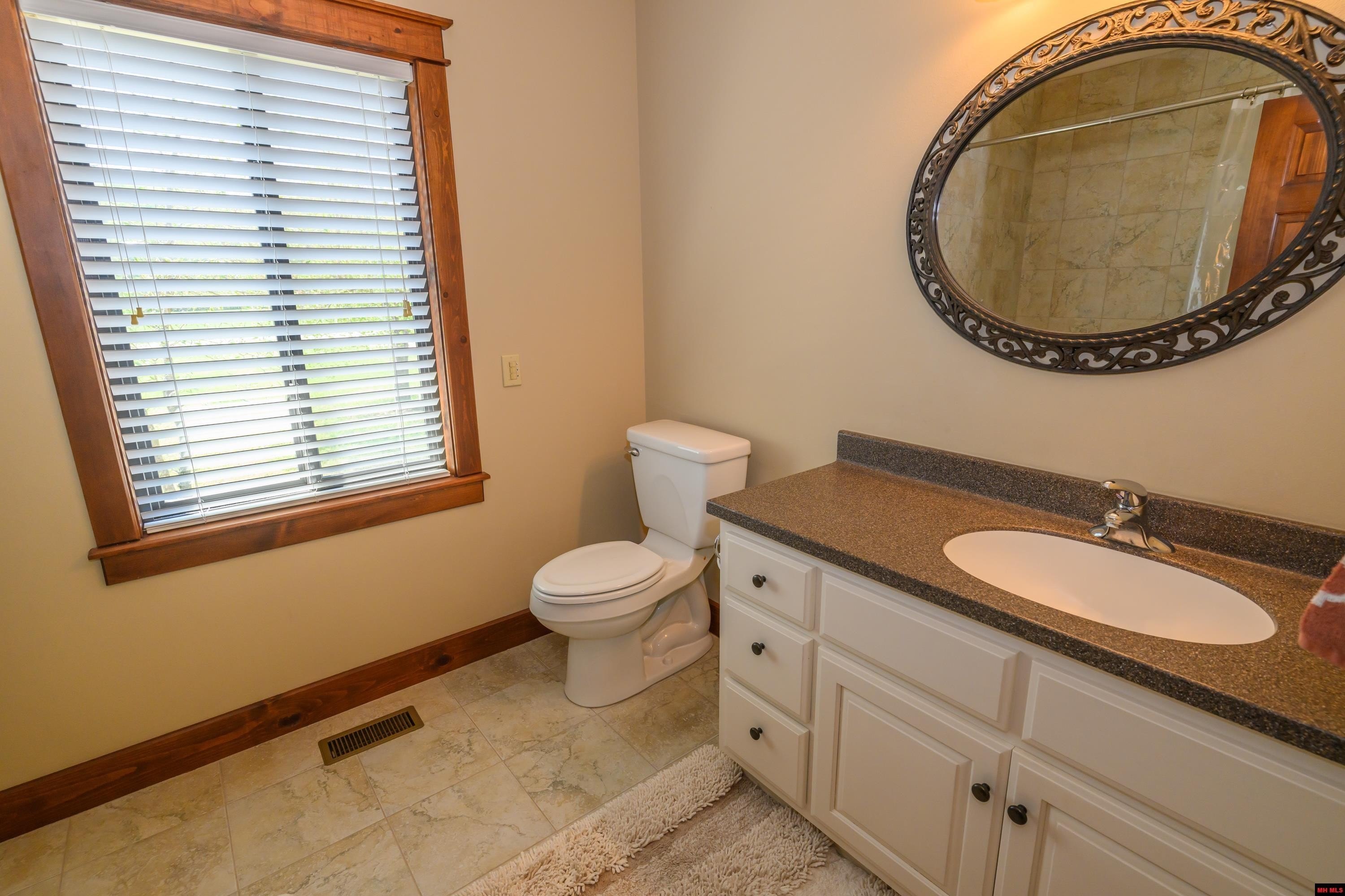 Norfork, Arkansas, 72658, United States, 3 Bedrooms Bedrooms, ,3 BathroomsBathrooms,Residential,For Sale,1921942