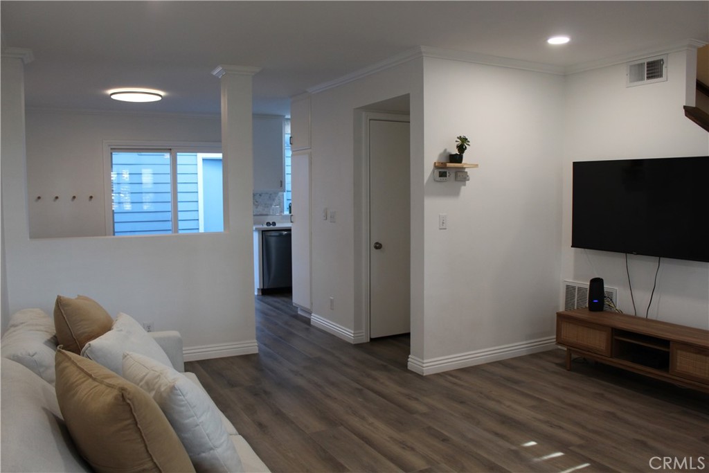 Pasadena, California, 91101, United States, 2 Bedrooms Bedrooms, ,2 BathroomsBathrooms,Residential,For Sale,1944784