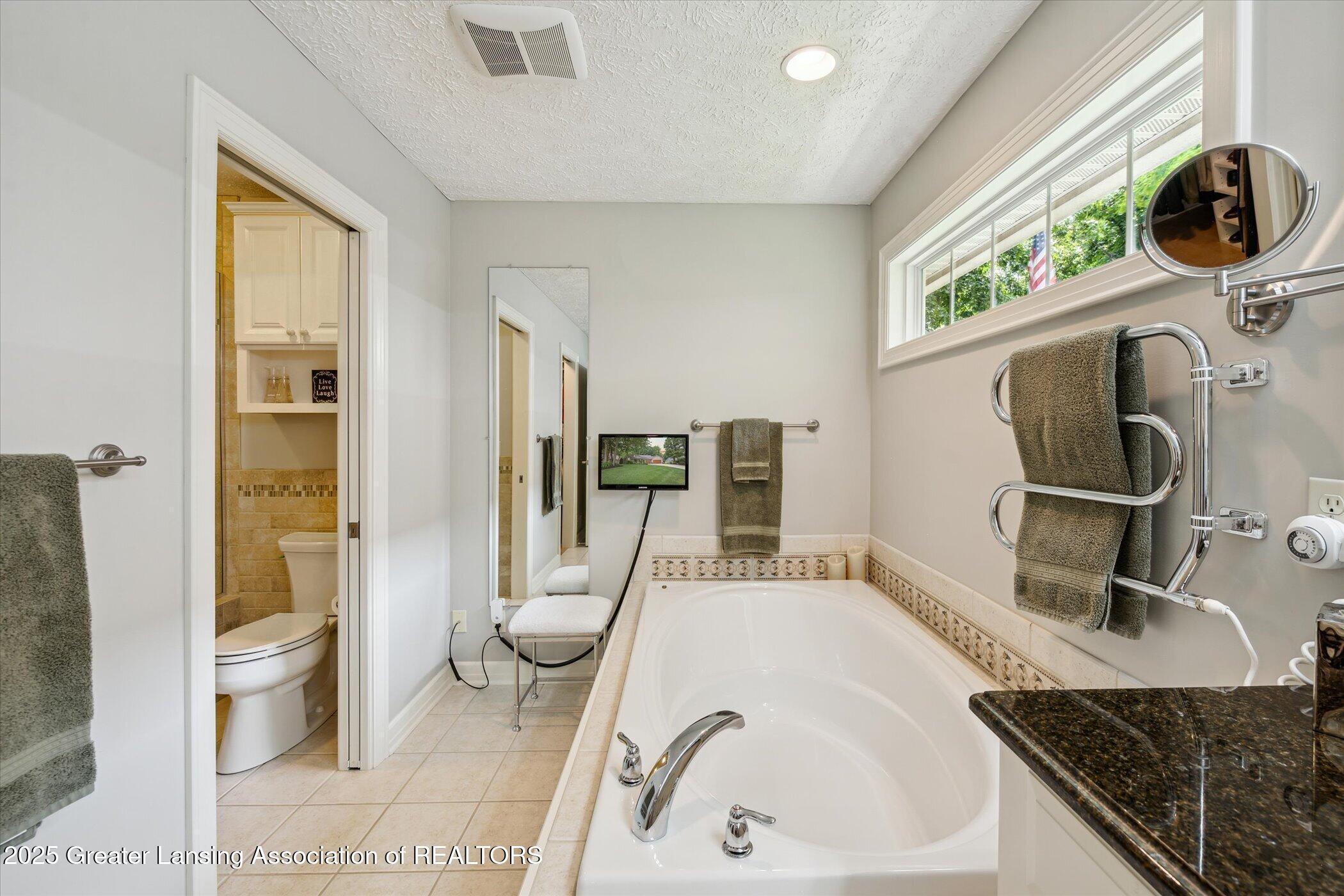 Bath, Michigan, 48808, United States, 4 Bedrooms Bedrooms, ,3 BathroomsBathrooms,Residential,For Sale,1890488