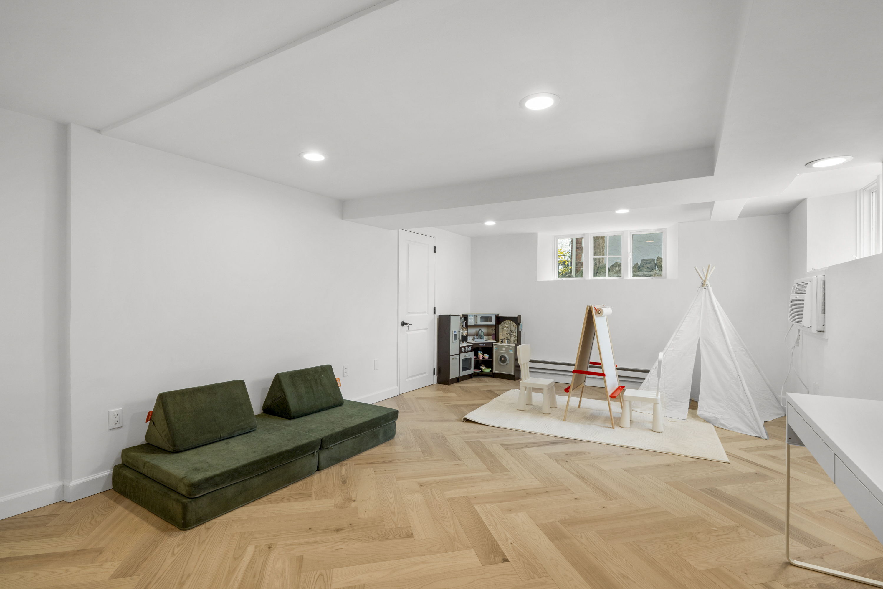  Classic Larchmont Tudor - 物件實景