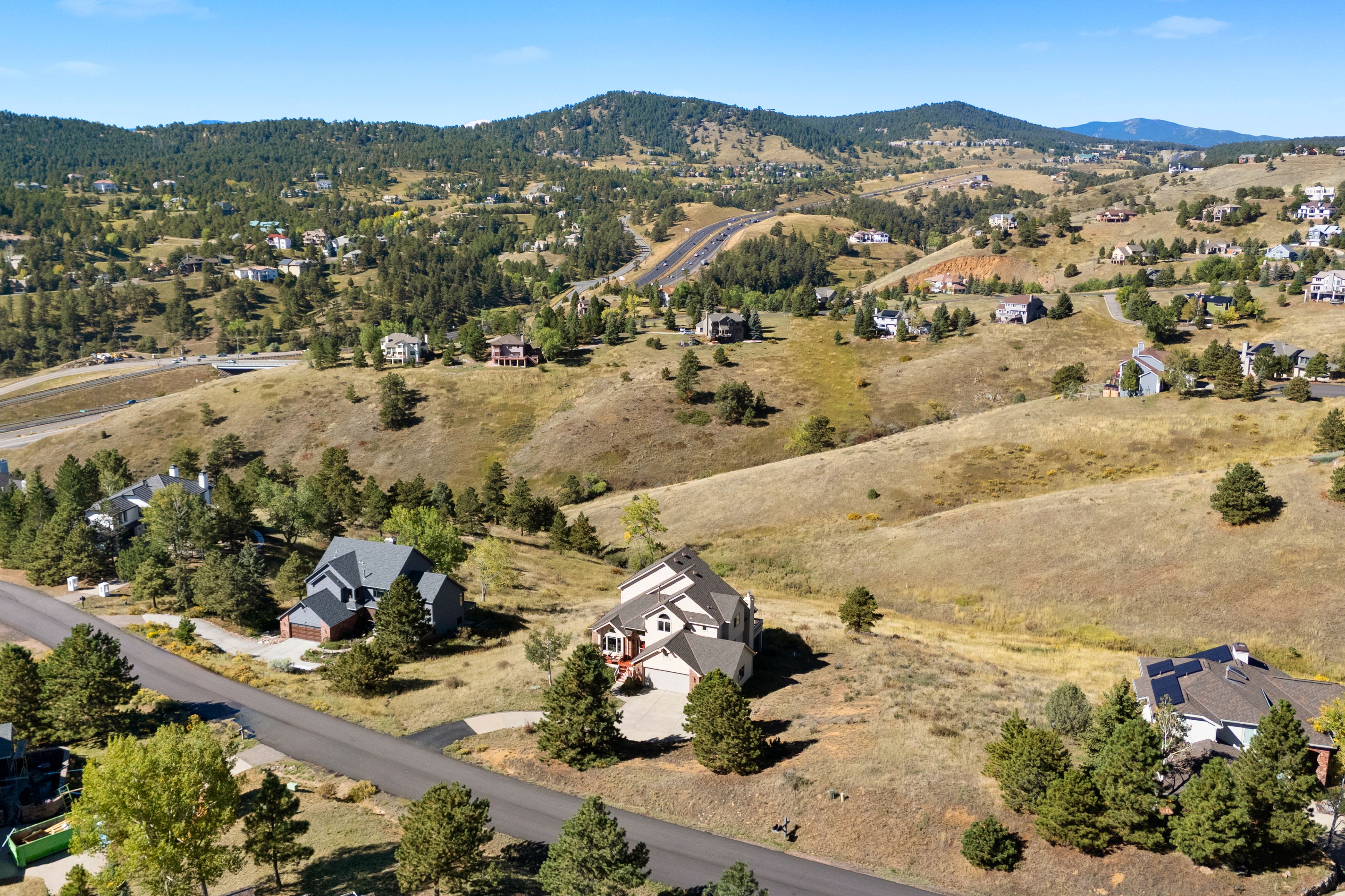 Custom Built Home on a Rolling 1.5 Acre Lot in Highly Desired Paradise Hills - 物件實景